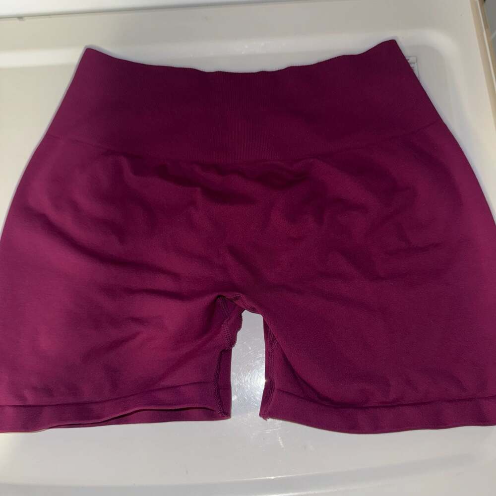 AUROLA Medium Dream Seamless Scrunch Workout Shorts in Wild Berry
